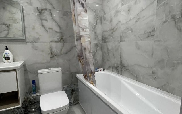 Квартира 2-комнатная квартира на улице Александра Курынова 4