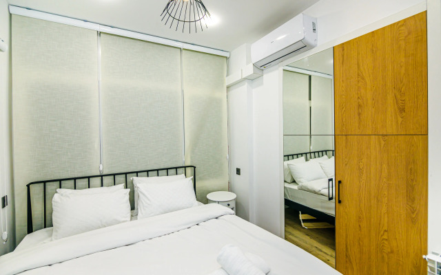 Imparator in Nizami Street Apartment