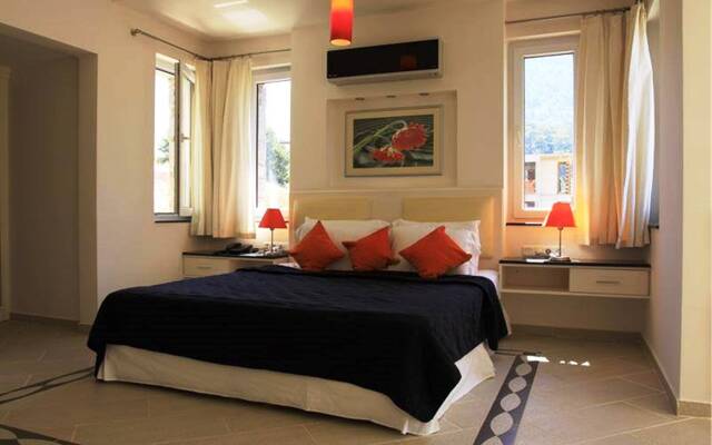 Golden Life Heights Deluxe Suite Hotel