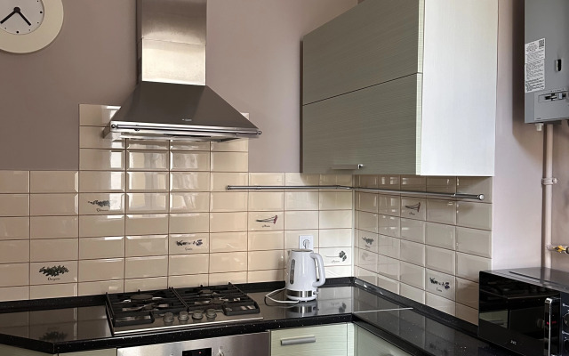 Prostornaya istoricheskaya kvartira v tsentre Flat
