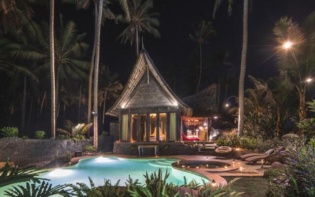 Absolute Beachfront Villa Laut