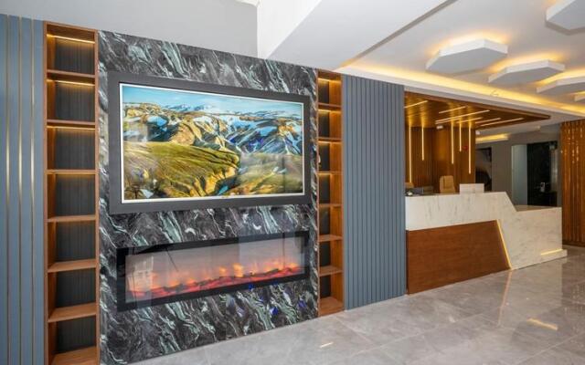 Luxury Airport Hotel by Zazzoni