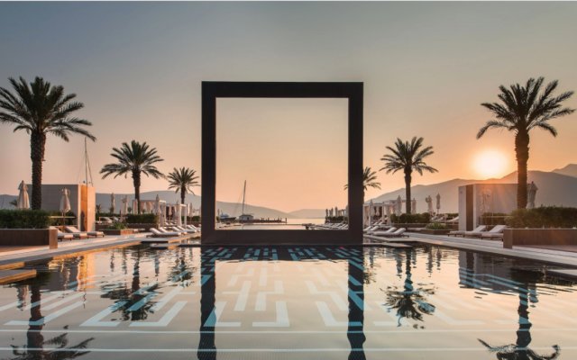 Отель Regent Porto Montenegro