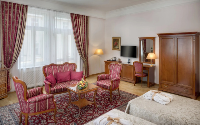 Boutique Seven Days Hotel