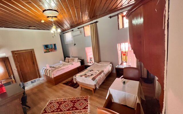 Tarihi Sari Konak Hotel