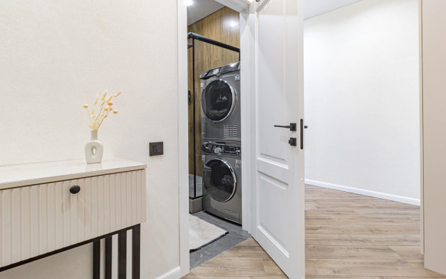 Na Ulitse Zhoshy Khana, 13 Flat