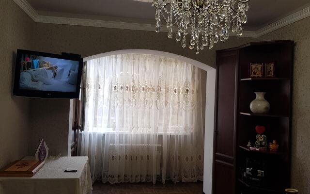1 Komnata na 2 Cheloveka Prozhivanie s Khozyaevami Flat