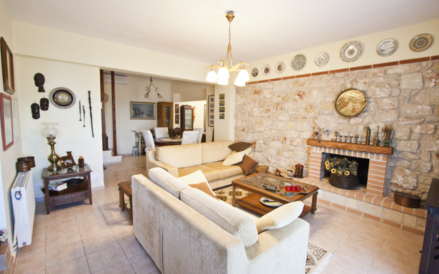 Bizmut Shared Pool Paliouri Villa