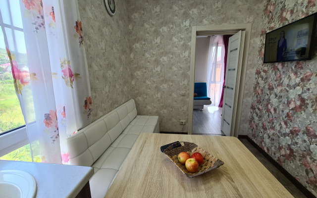 V Siriuse S Otdelnoy Spalney I Balkonom Flat