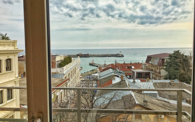 Executive Scenic Two-Room Apartment with Balconies on the Yalta Embankment