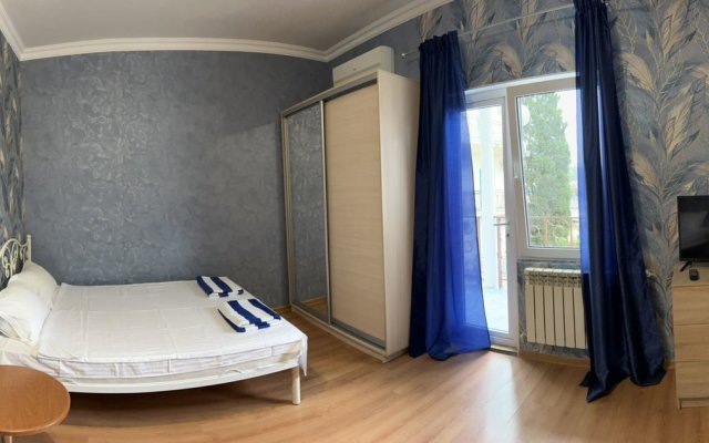 Na Tsvetochnoy Apartments