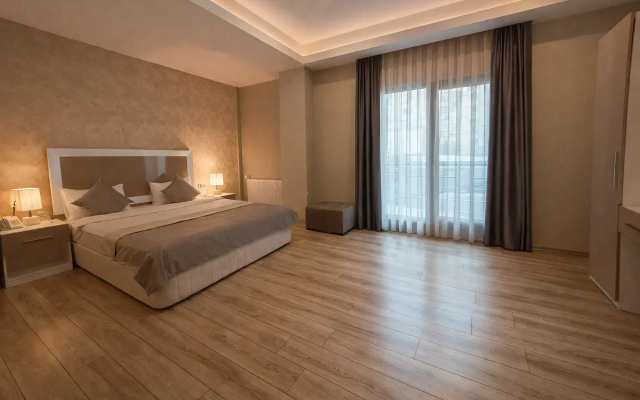 Diplomat Suites