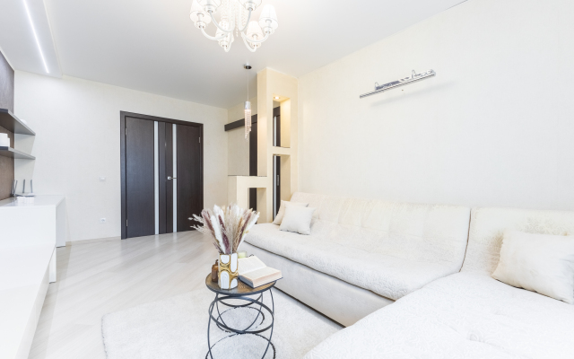 Апартаменты трехкомнатные на Меридианной