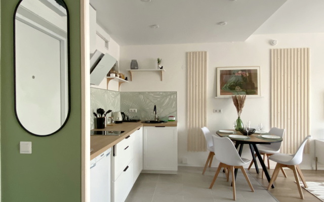 Flora Apart Flat