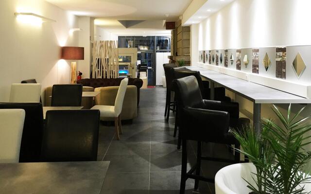 Отель Adonis Hotel Strasbourg