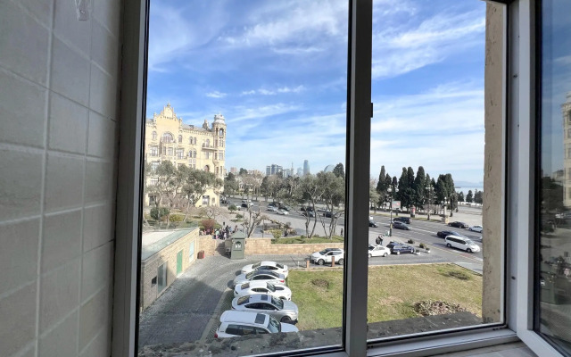 Okolo Devichyey Bashni, Stary Gorod/Baku Apartments