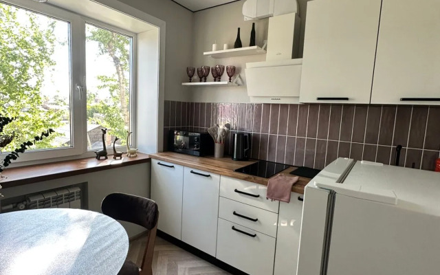 Dve Krovati I Divan Na Tsentralnom Rynke Flat