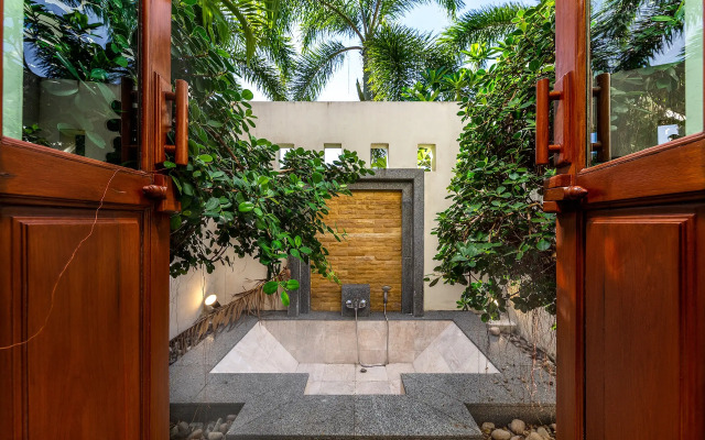 Toba Baan Bua Estate Naiharn Beach Villa