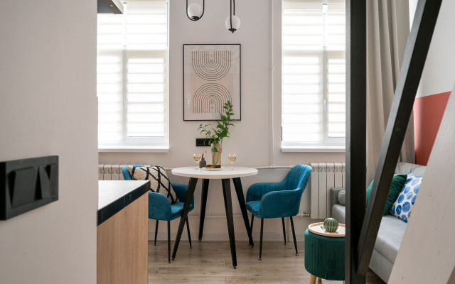 Апартаменты Яркая Двухуровневая студия в центре