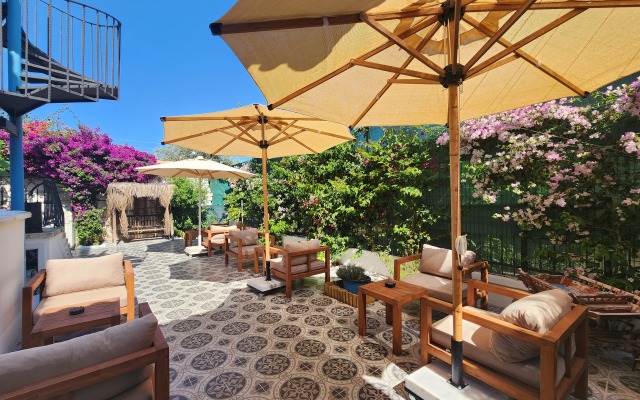 Tarcin Alacati Otel
