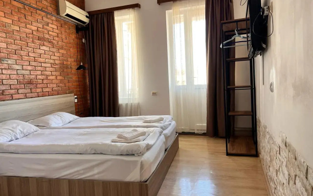 Tbil Inn Hotel