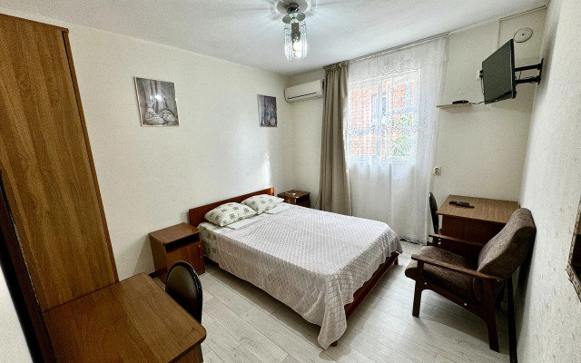 Na Tolstogo 30/1 Guest House