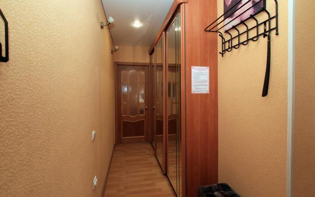 Na Pushkinskoy naberezhnoy Flat