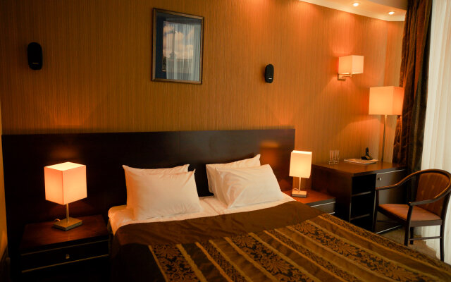 Parus Hotel