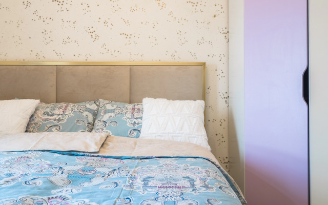 Квартира Просторная квартира у метро Звездная