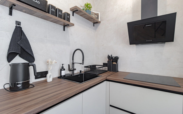 Na Ulitse Zhoshy Khana, 13 Flat
