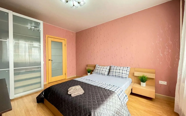 S Khoposhim Pemontom C Tpemya Izolirovannymi Komnatami Flat
