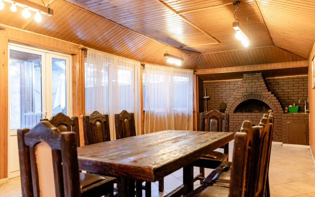 V Beleutovo S Basseynom I Saunoy Private house
