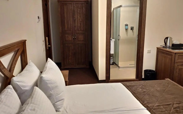 Maajid Hotel & Restaurant