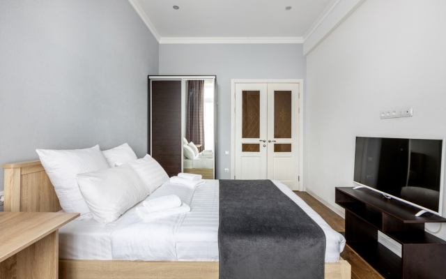 Апартаменты БонАпарт 3-х комнатные на Кутузовском проспекте 30