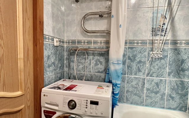 Tryokhkomnatnaya S Razdelnymi Spalnyami I Balkonom Flat