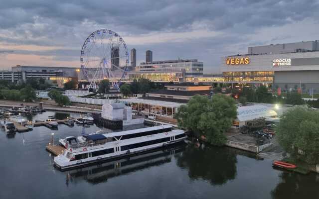 Апартаменты Студия с камином, деревом и видом на реку
