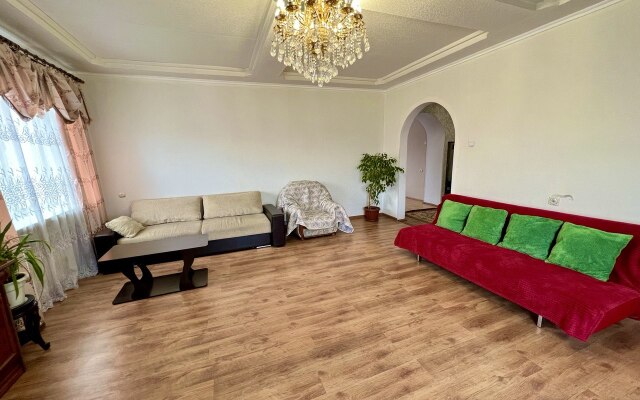 Апартаменты ArendaGrad Коммунистическая 5