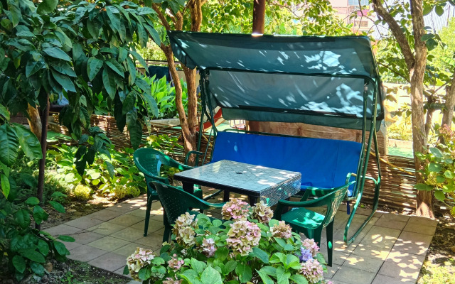 Oazis Na Molodezhnoj Guesthouse