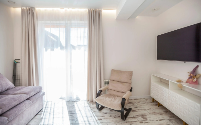 U Morya S Basseinom v Zhk Solnechniy apt31 Apartment