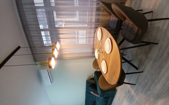 Olega Ryazanskogo U Reki Flat