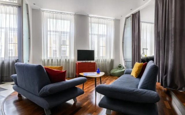 Dvukhkomnatnaya S Dizaynerskim Remontom Okolo Ermitazha Flat