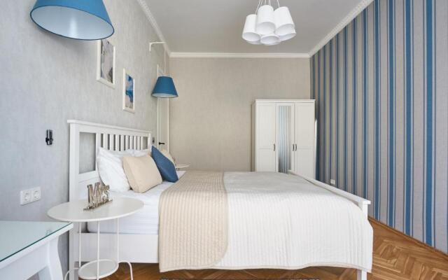 Pinterest na Karla Marksa c balkonom Apartments