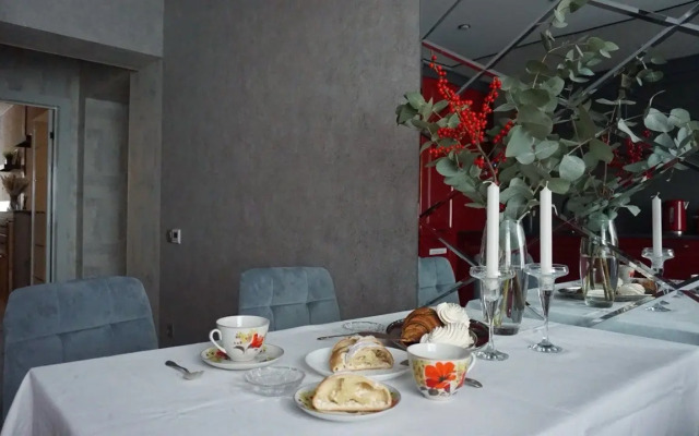 Voznesenskaya Flat
