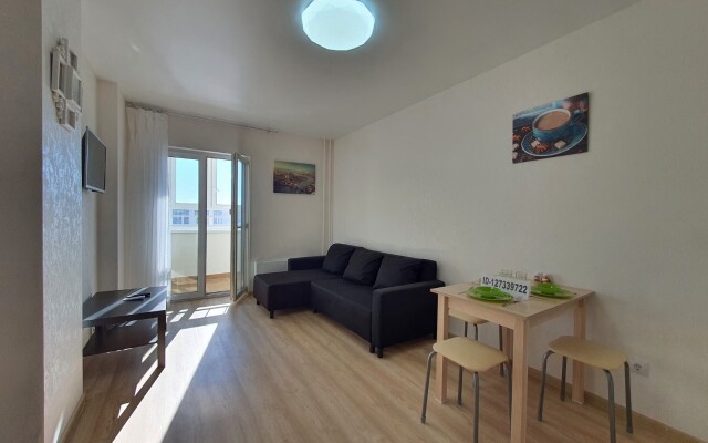 Na Molodezhnom Prospekte Flat