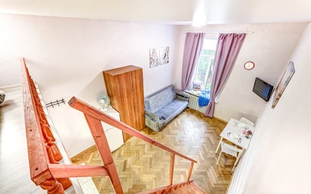 Апартаменты Уютная 2-х уровневая студия в центре Санкт-Петербурга