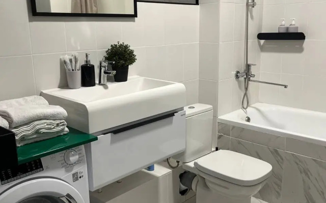 Prostornaya Kvartira Vblizi Zhd Vokzala Seti El Apart Flat