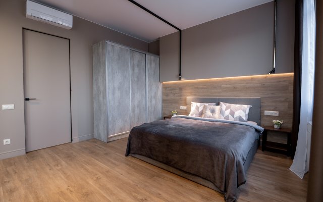 Sovremennye U Metro Pokryshkina Apartments