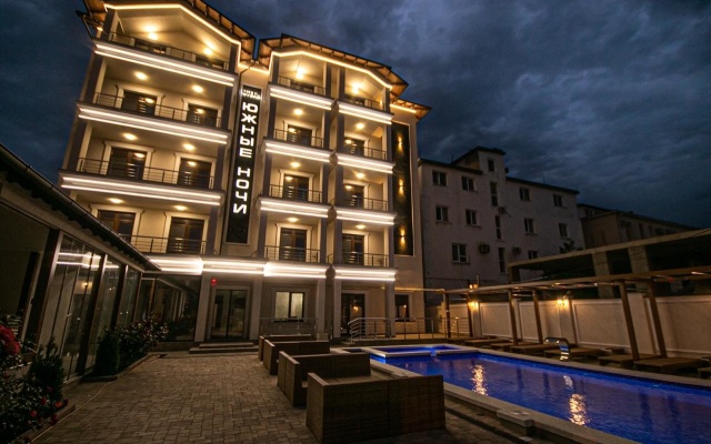 Yuzhnyie Nochi Hotel