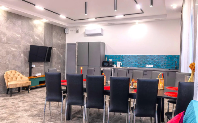 Kottedzha s baney i basseynom Private house