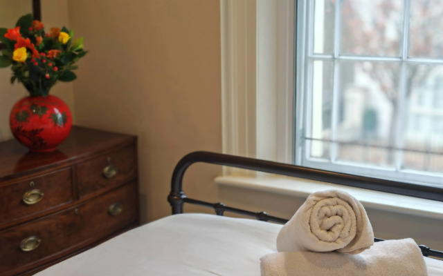 Historic Winchester Apartment